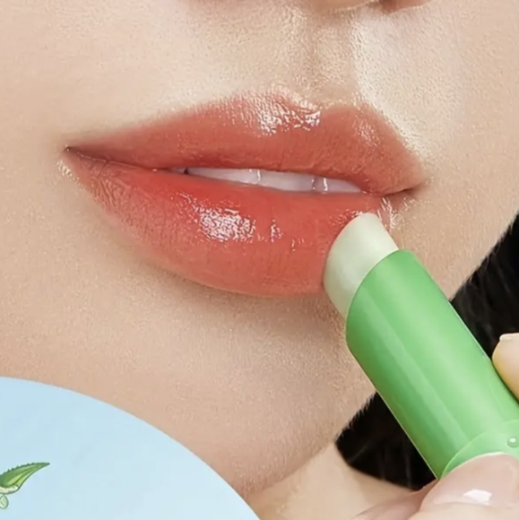 SADOER 98% ALOE VERA. Nourishing Lip Balm. Lip Care - Picture 6 of 6